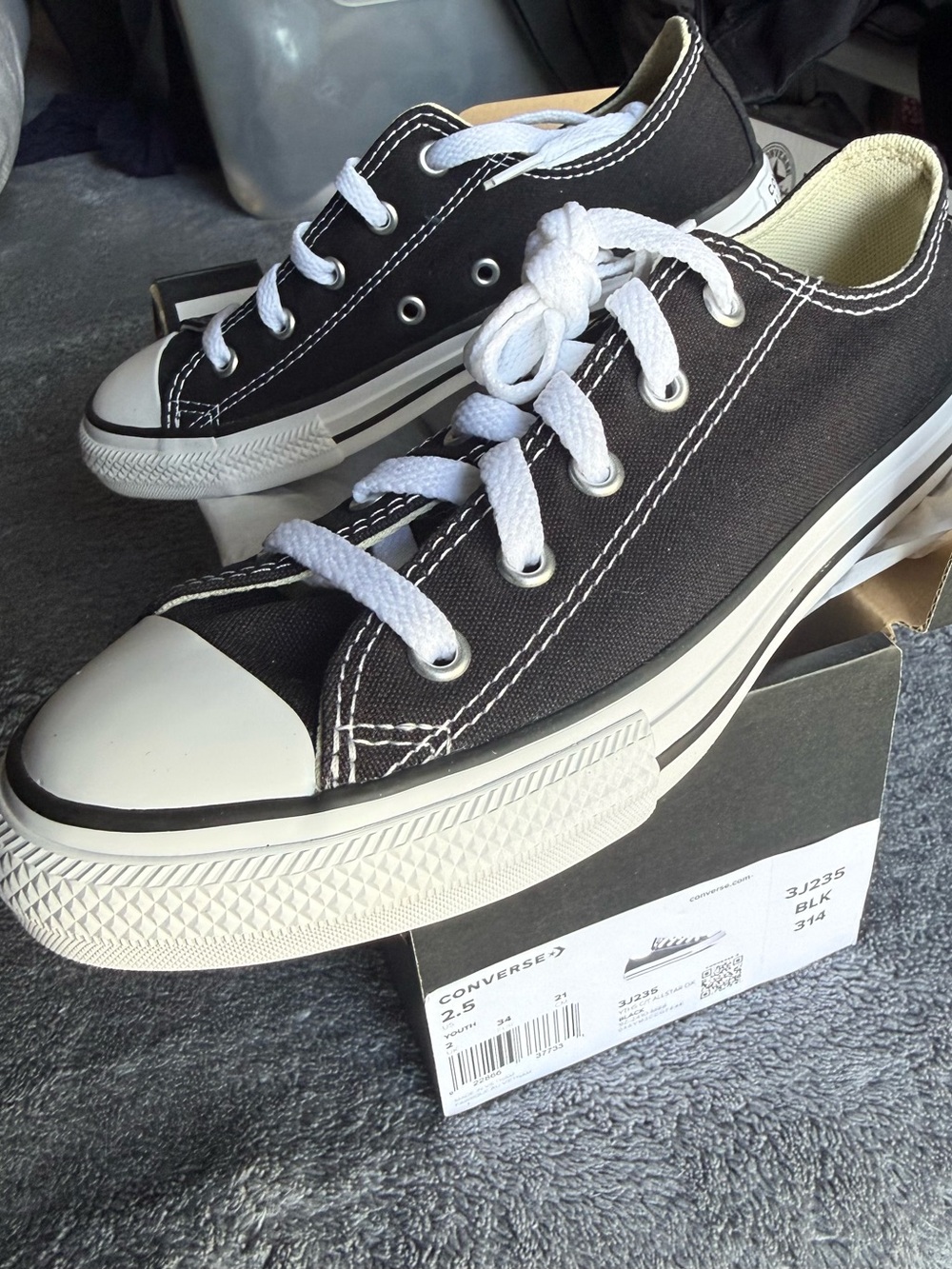 NEW🎉 Converse Kids Black Low-Top Canvas Sneakers with White Laces